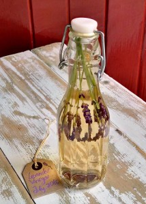 Homemade_lavender_vinegar