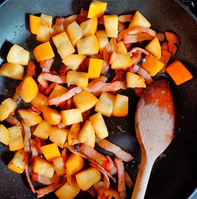 Yellow_courgette_with_bacon_and_maple_syrup