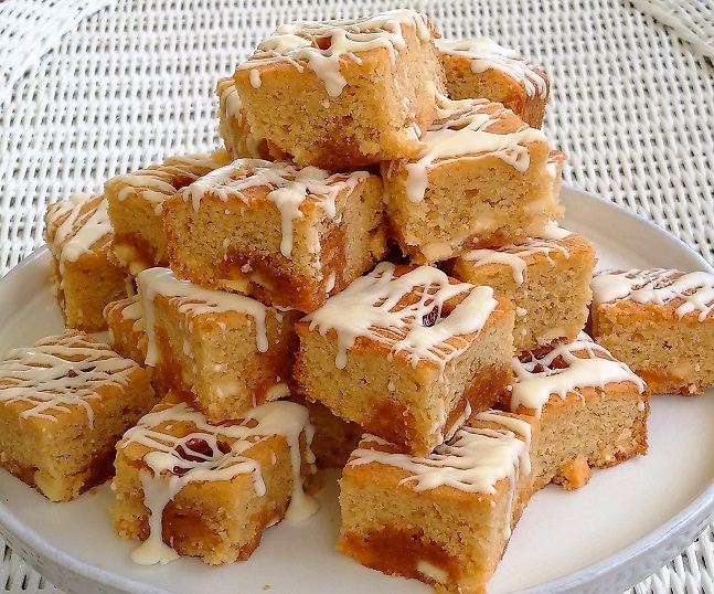 white_chocolate_splattered_caramel_blondies
