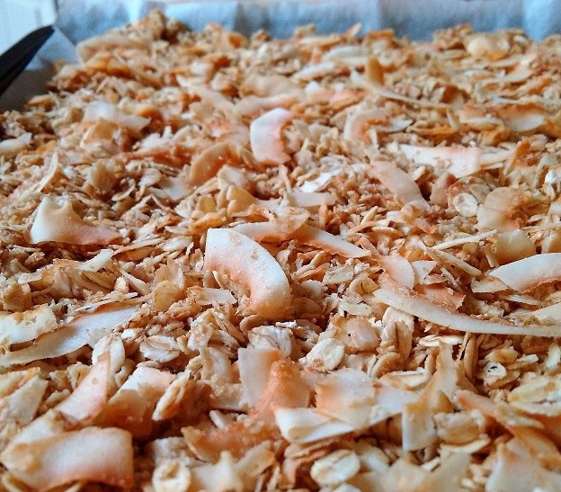 Gluten_free_vegan_coconut_granola