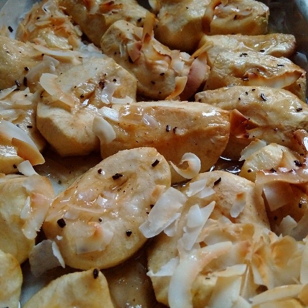 Baked_apple_wedges_with_coconut_and_vanilla