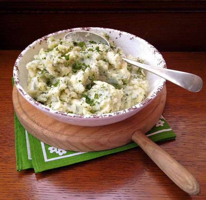 Mashed_potato_with_parsley_olive_oil_and_garlic