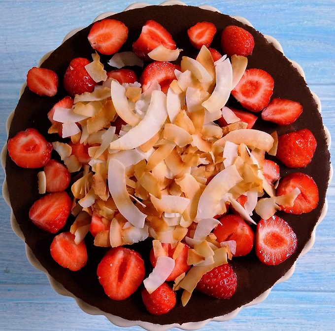 Vegan_gluten_free_chocolate_tart_with_coconut_topping