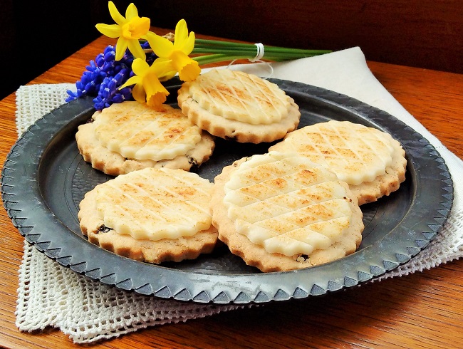 Chai_masala_spiced_Easter_biscits