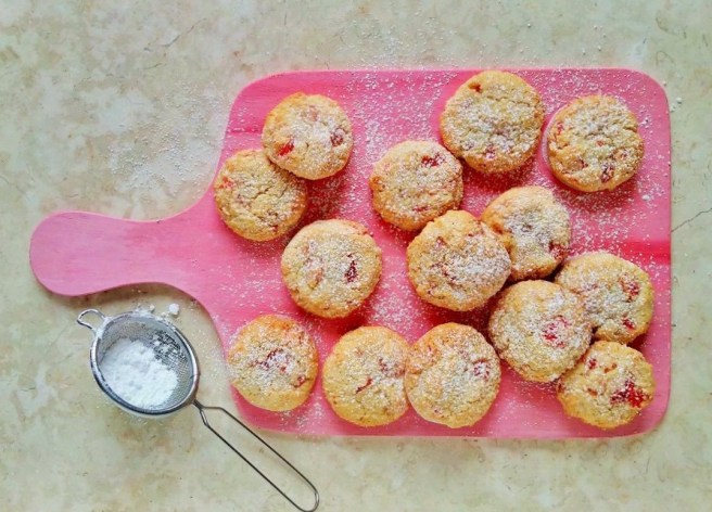 Board_of_cherry_amarettis_duted_with_icing_sugar