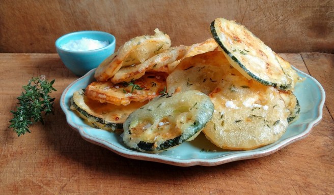 Freshly_cooked_courgette_fritters_in_a_thyme_flavoured_batter