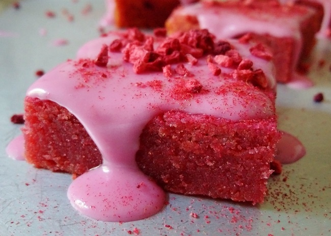 Single_piece_of_beetroot_and_raspberry_blondie