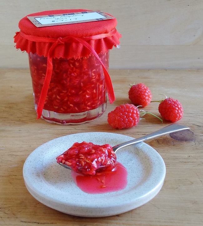Homemade_fresh_raspberry_jam