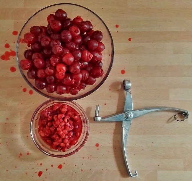 PItting_cherries_using__cherry_stoner