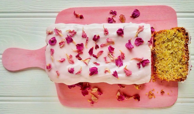 Rose_and_pistachio_cake_sliced_and_ready_to_serve