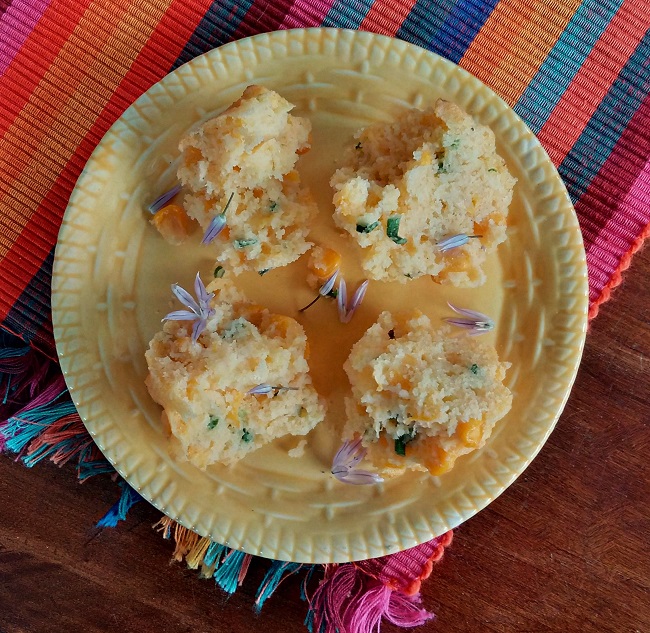 Single_serving_of_freshly_baked_sunshine_muffin