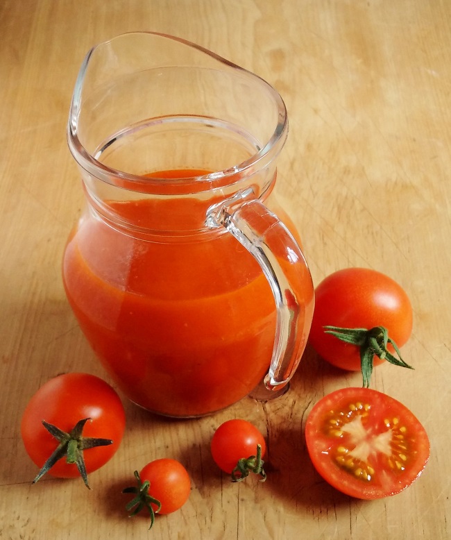 Jug_of_homemade_tomato_sauce