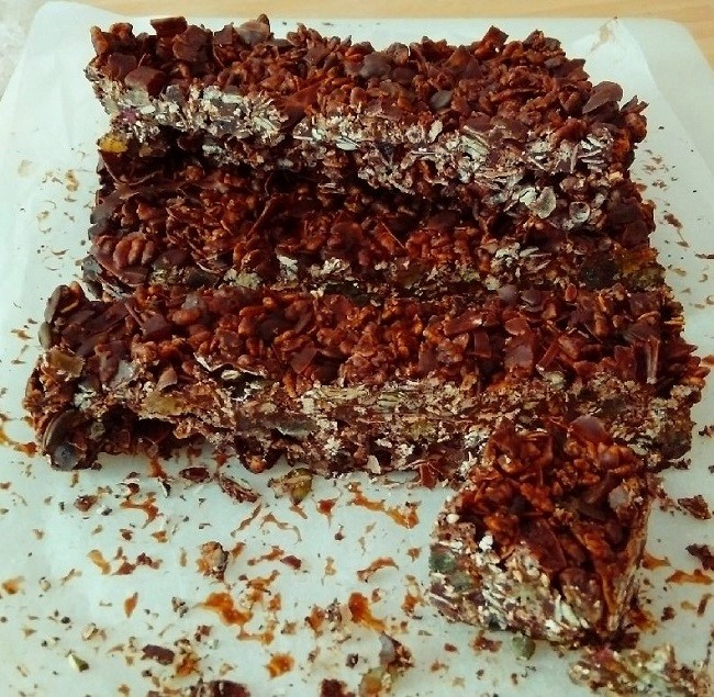 Slab_of_dark_chocolate_granola_bar