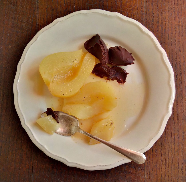 Single_serving_of_vanilla_baked_pears_with_chocolate_"butter"