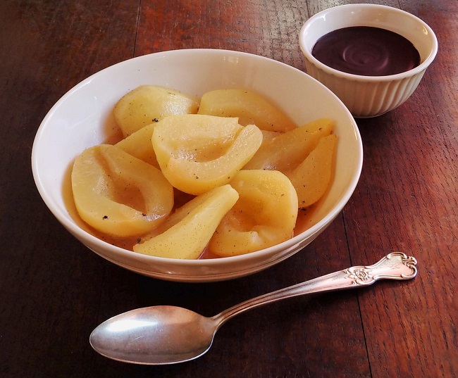 Bowl_of_baked_pears_with_chocolate_"butter"