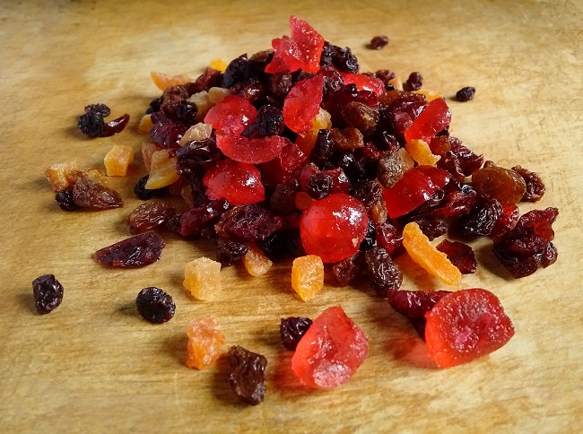 Pile_of_dried_fruit_for_Christmas_pudding