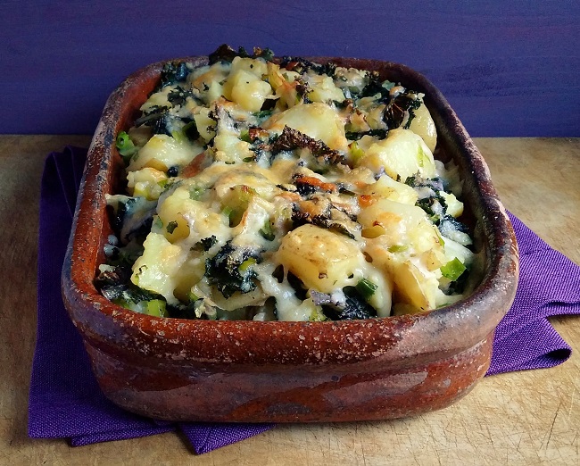 Dish_of_Scottish_classic_potatoes_and_kale_with_cheese_on_top