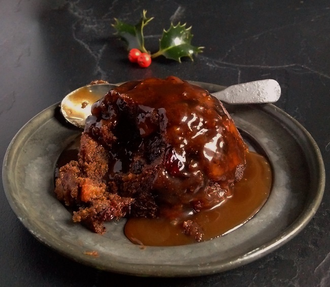 Individual_sticky_toffee_Christmas_pudding