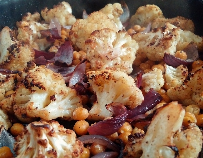 Close-up_of_spiced_roast_cauliflower_florets