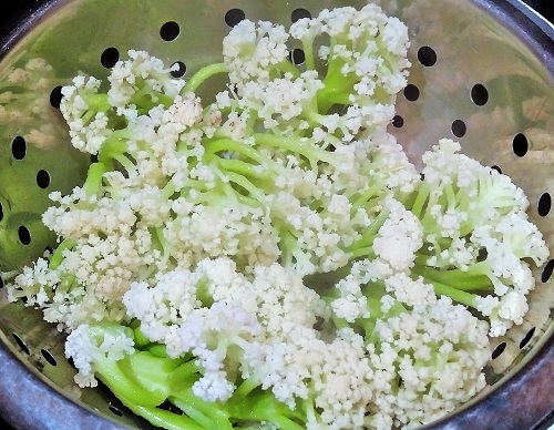 Steamed_cauliflower_sprouts