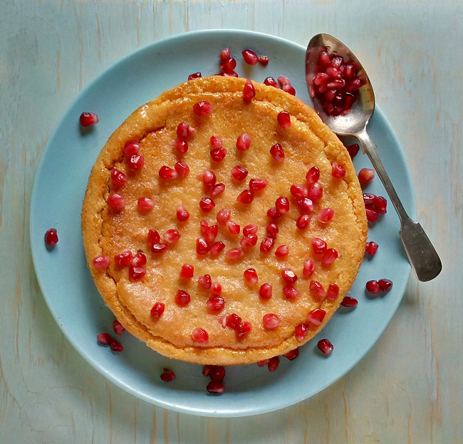 Overhead_image_of_vanilla_bean_torta_sprinkled_with_pomegranate_seeds