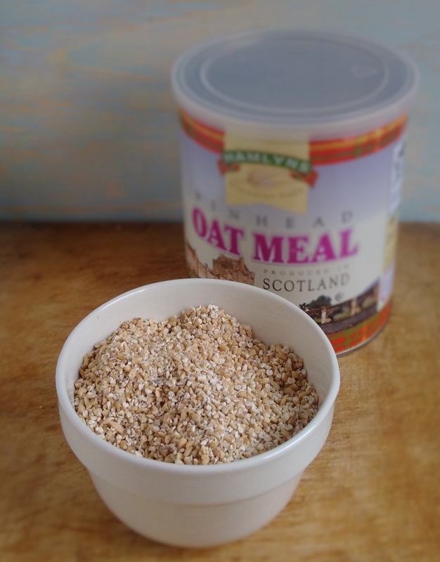 Tin_and_bowl_of_pinhead_oatmeal