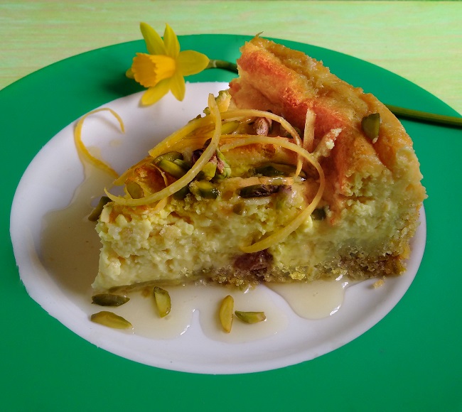 Serving_of_baked_vegan_cheesecake_with_lemon_syrup