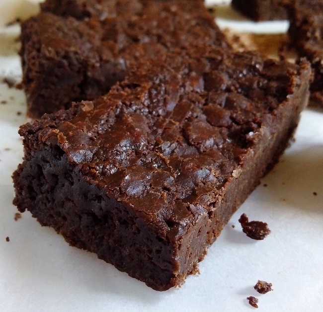 Just_sliced_still_warm_vegan_dark_chocolate_brownie