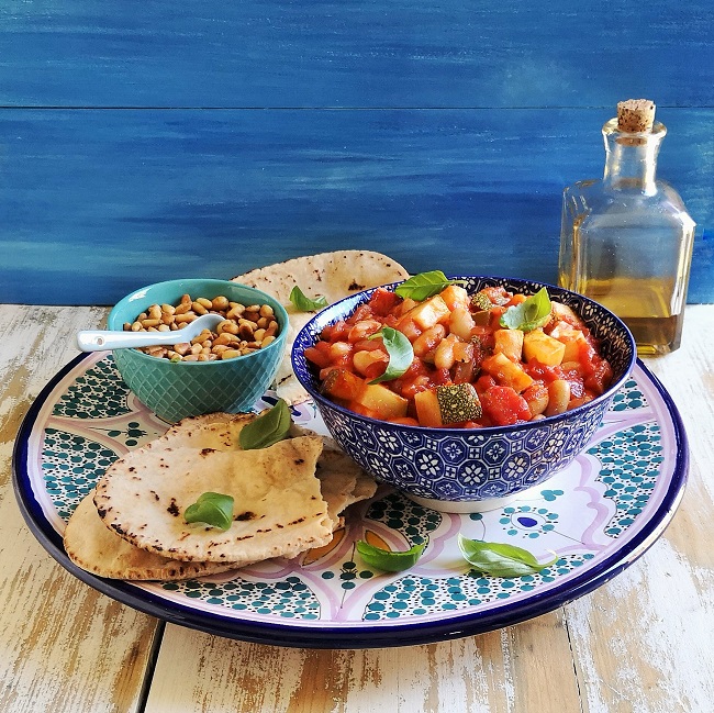 Mediterranean-style_setting_with_bowl_of_courgette_and_white_bean_salad