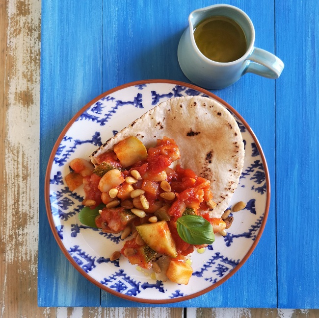 Small_plate_with_a_portion_of_flat_bread_and_courgette_and_white_bean_salad