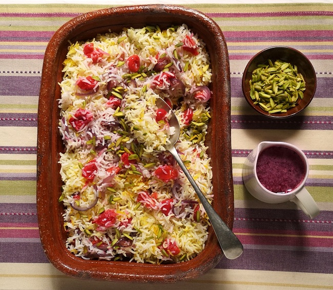 Serving_dish_of_cooked_rice_with_sour_cherries