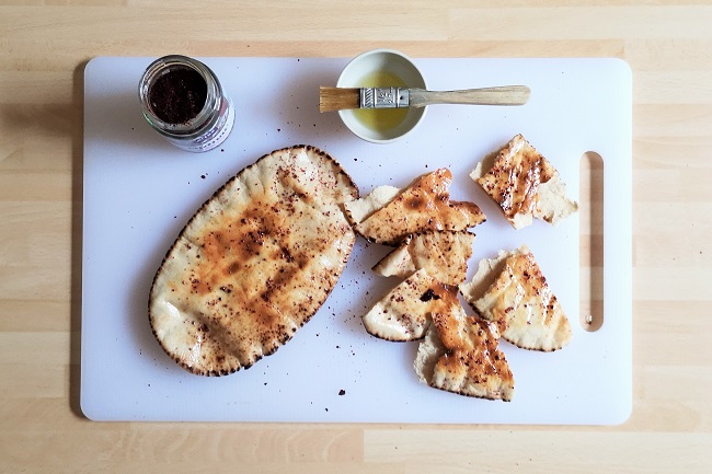 Toasted_gluten_free_pitta_breads_with_olive_oil_and_sumac_powder