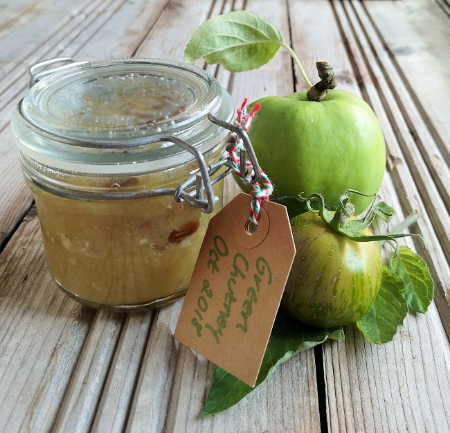 Single_small_kilner_jar_of_green_tomato_and_apple_chutney