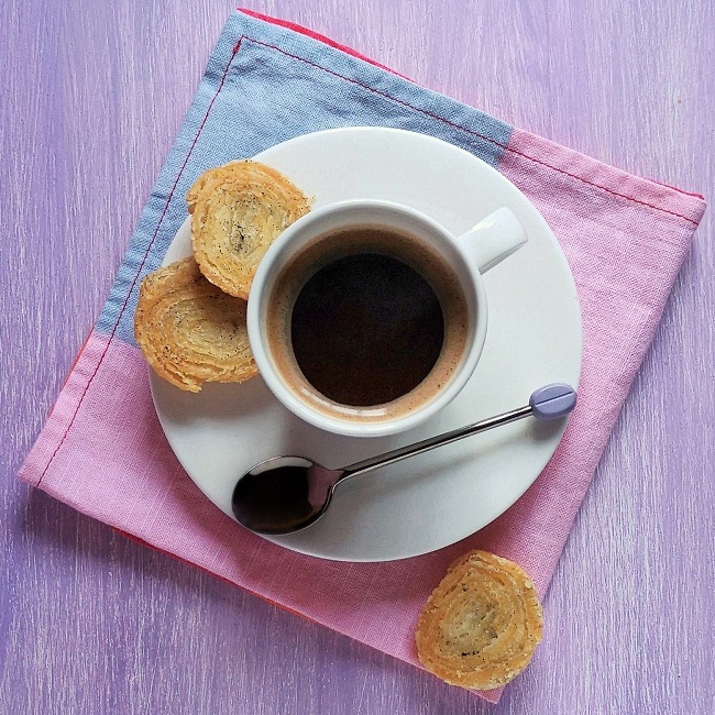 Coffee_shot_with_mini_gluten-free_arlette