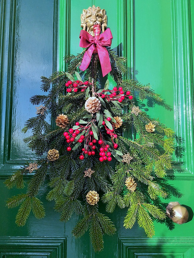 Pine_and_witer_foliage_door_hanging