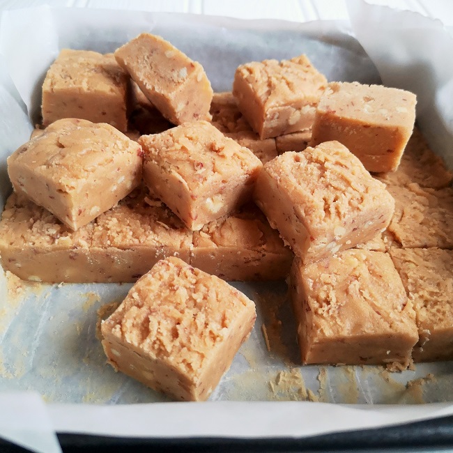 Home-made_salt_and_caramel_nut_butter_fudge_cut_into_sqaures_in_tin