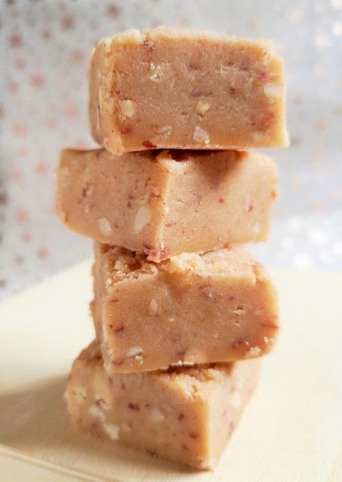 Stack_of_home-made_fudge_pieces