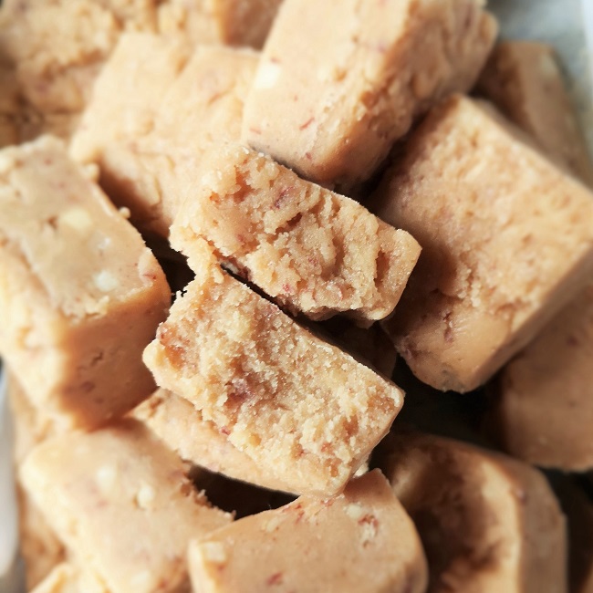 Close-up_on_texture_of_homemade_fudge