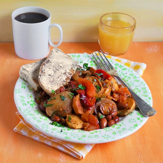Plated_vegan_breakfast_cooked_overnight_in_slow-cooker