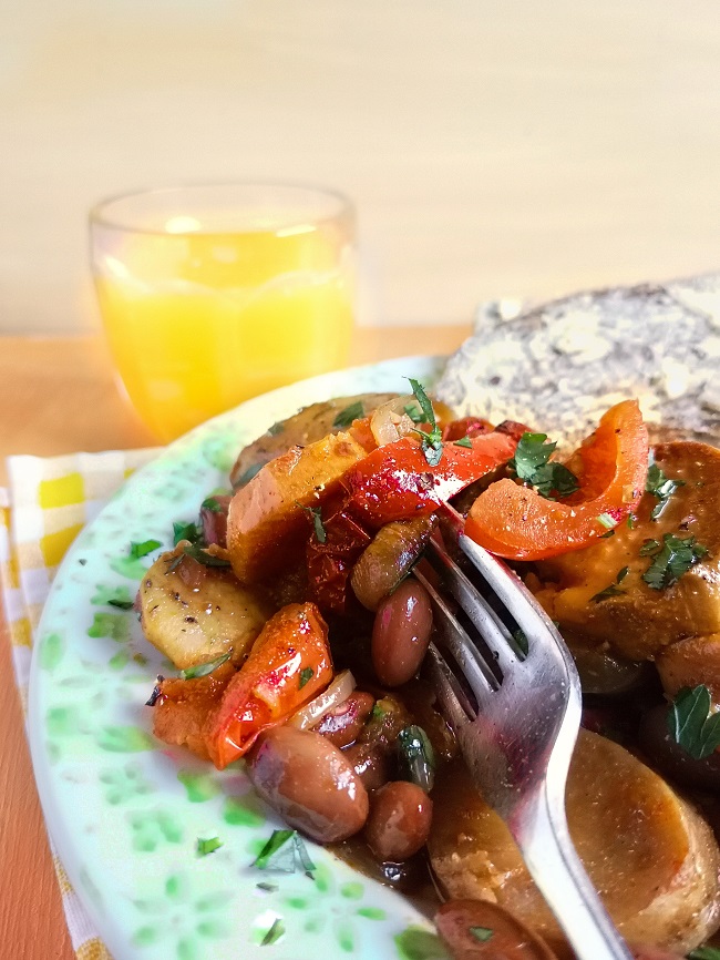 Up_close_on_serving_of_vegan_bean_and_vegetable_hash