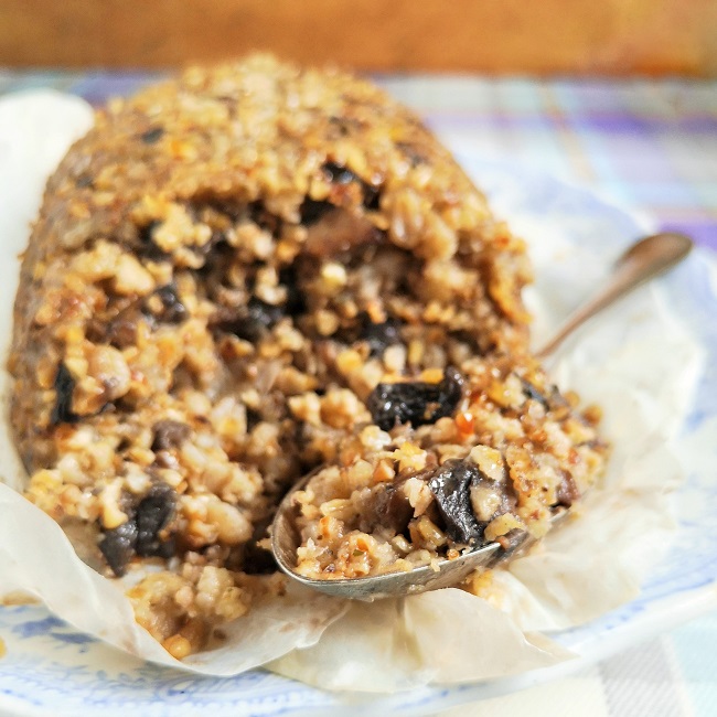 Unwrapped_and_ready_to_serve_vegan_haggis