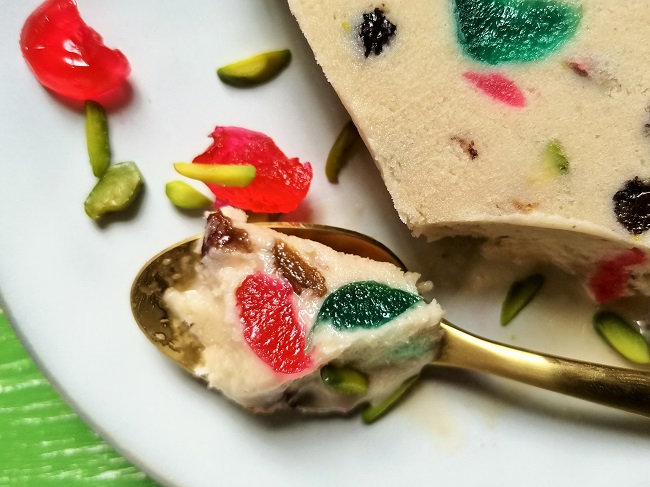 Up_close_on_tutti_frutti+semifreddo_spoonful