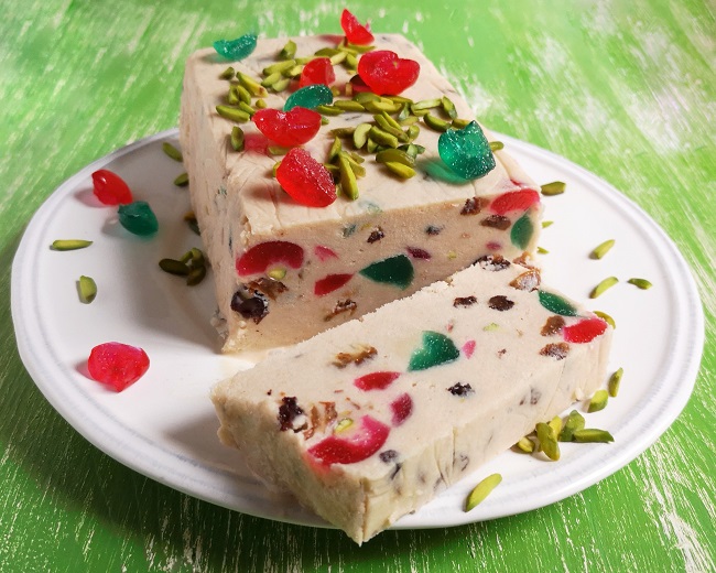 Tutti_frutti_semifreddo_iced_loaf_with_slice