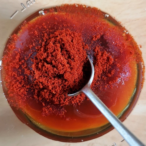 Home-made_barbecue_dressing_ingredients_in_a_glass_bowl