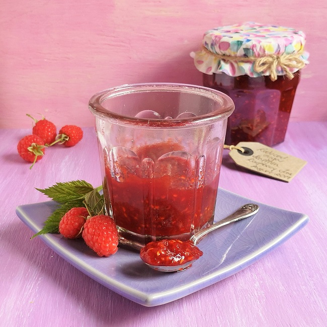 Home-made_Scottish_raspberry_jam_made_with_50%_less_sugar