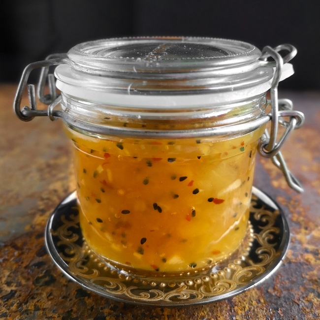 Jar_of_homemade_mango_chutney_ready_for_storing