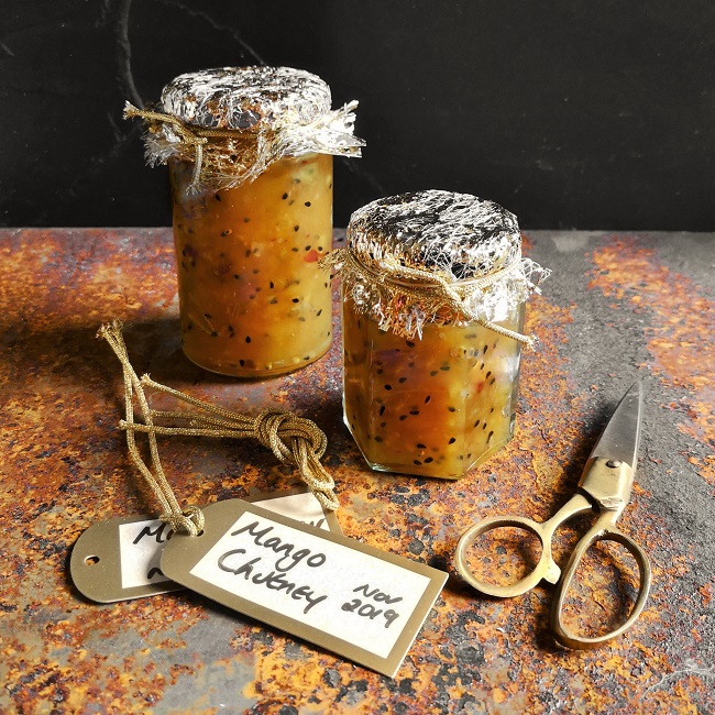 Homemade_mango_chutney_with_a_fstive_touch_ready_for_gifting