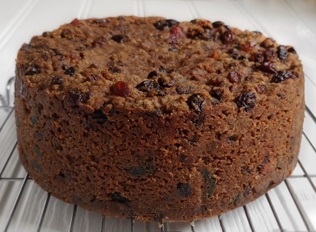 Gluten-free_dairy-free_vegan_Christmas_cake