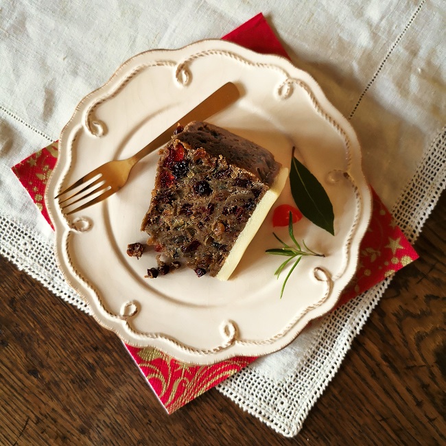 Home-made_vegan_gluten-free_Christmas_cake_slice