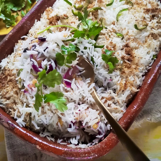 Close-up_of_dish_of_baked_Basmati_rice_and_chana_dal